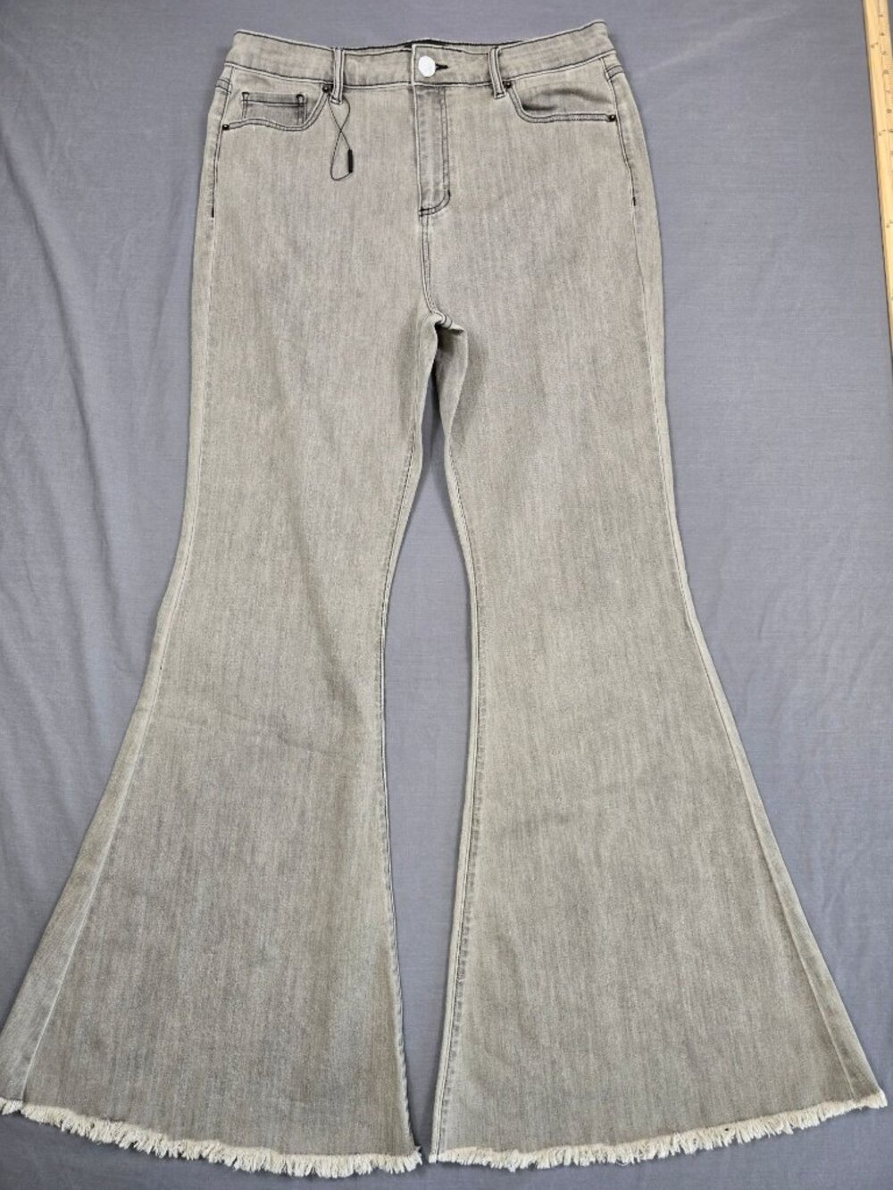 Fashion Nova Womens Grey Flare Leg Jeans Size 14 Stars Frayed Hem NEW